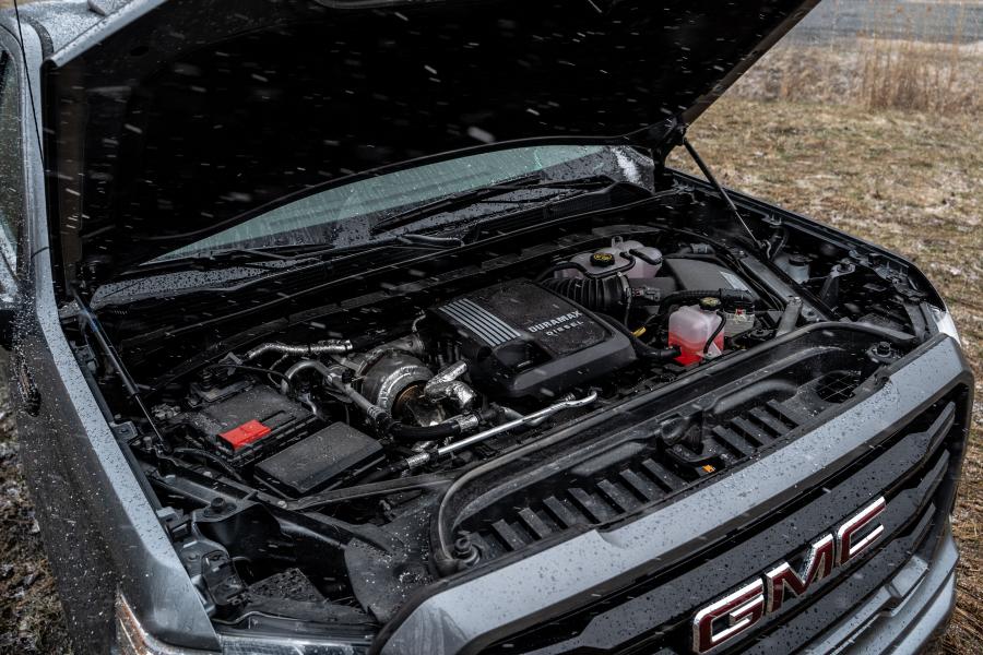Моторный отсек GMC Sierra Elevation Crew Cab 2018 года  (фото 26 из 29)